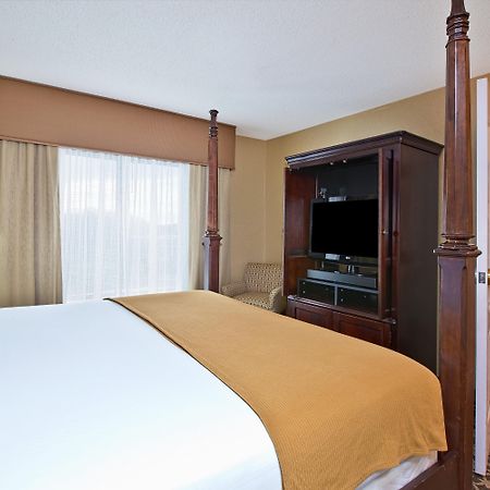 Holiday Inn Express & Suites - Sharon-Hermitage By Ihg West Middlesex Eksteriør billede
