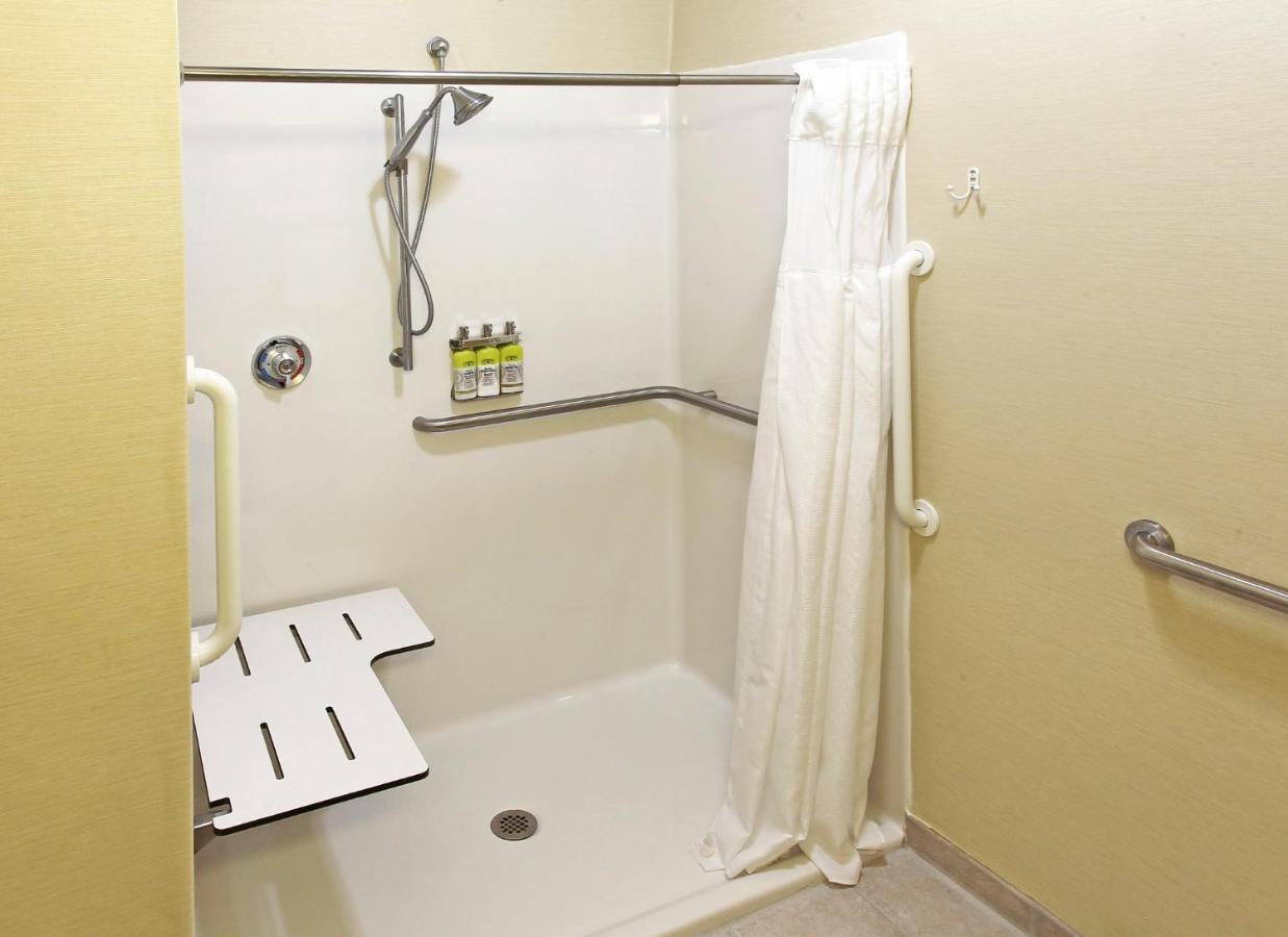 Holiday Inn Express & Suites - Sharon-Hermitage By Ihg West Middlesex Eksteriør billede