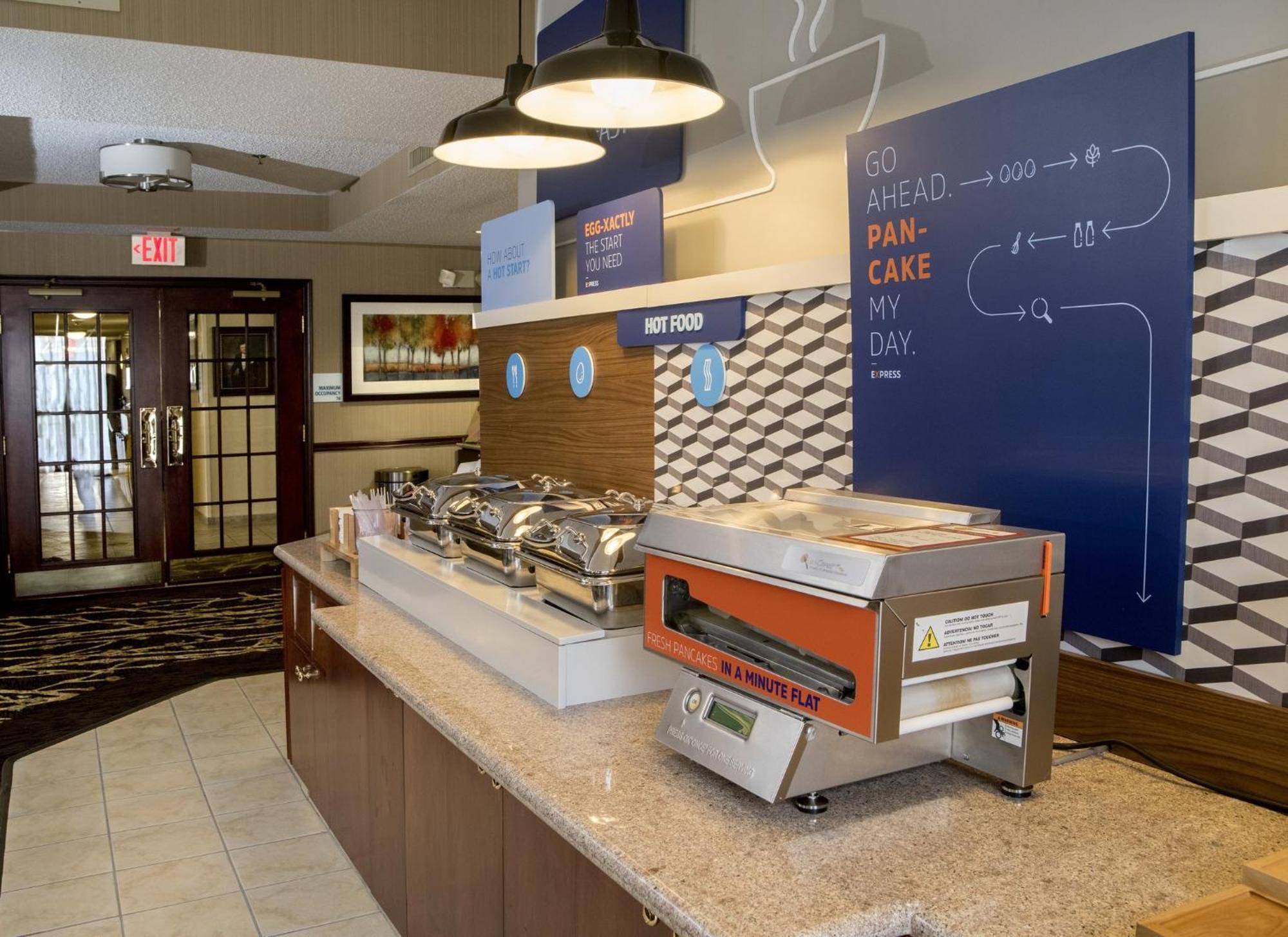 Holiday Inn Express & Suites - Sharon-Hermitage By Ihg West Middlesex Eksteriør billede