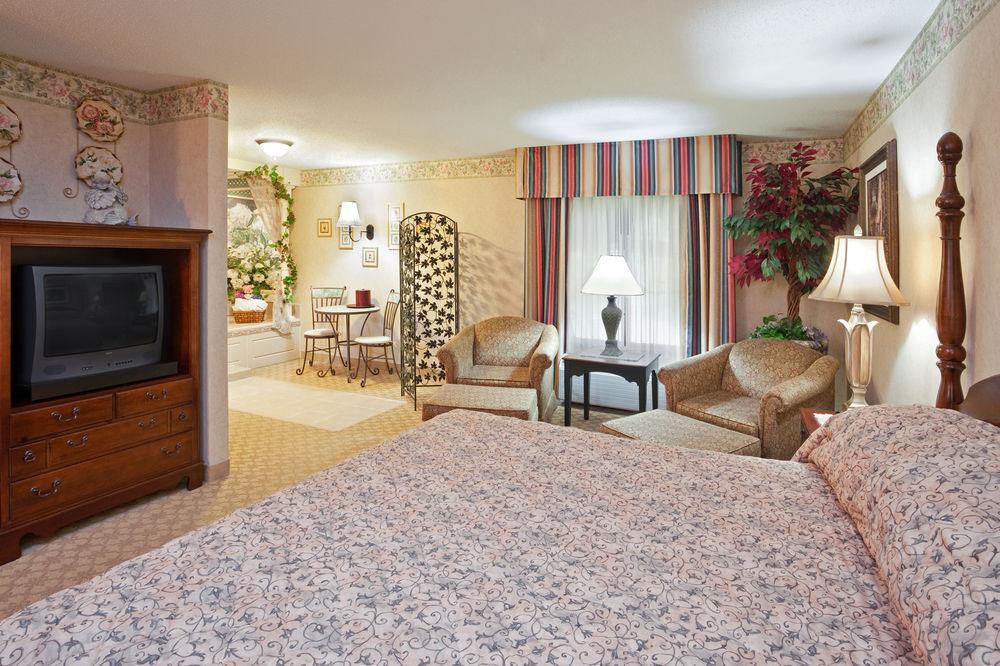 Holiday Inn Express & Suites - Sharon-Hermitage By Ihg West Middlesex Eksteriør billede