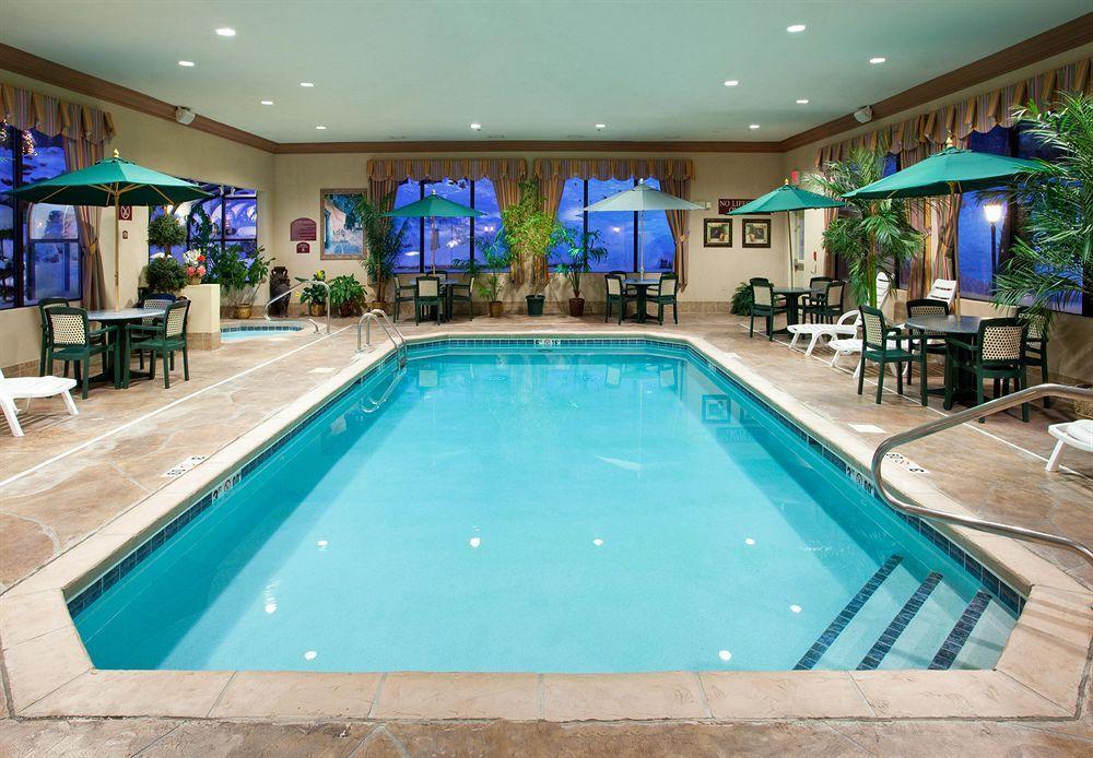 Holiday Inn Express & Suites - Sharon-Hermitage By Ihg West Middlesex Eksteriør billede