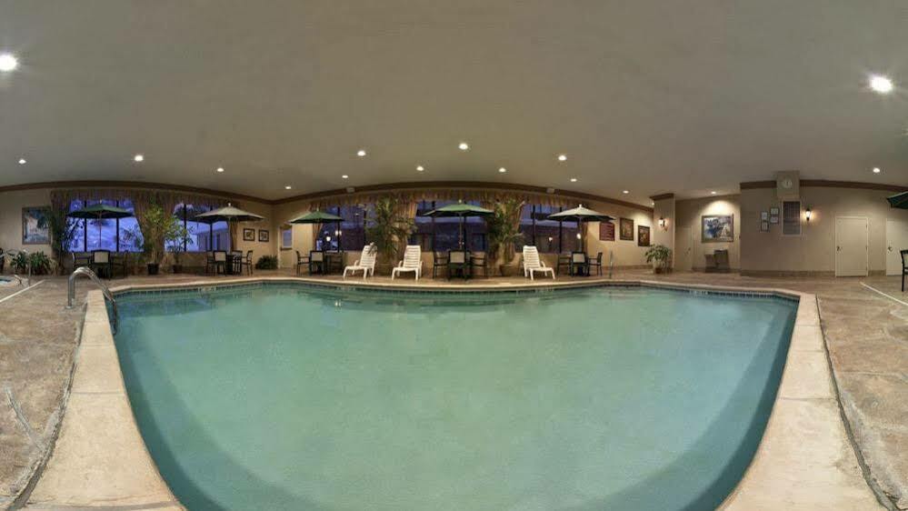 Holiday Inn Express & Suites - Sharon-Hermitage By Ihg West Middlesex Eksteriør billede